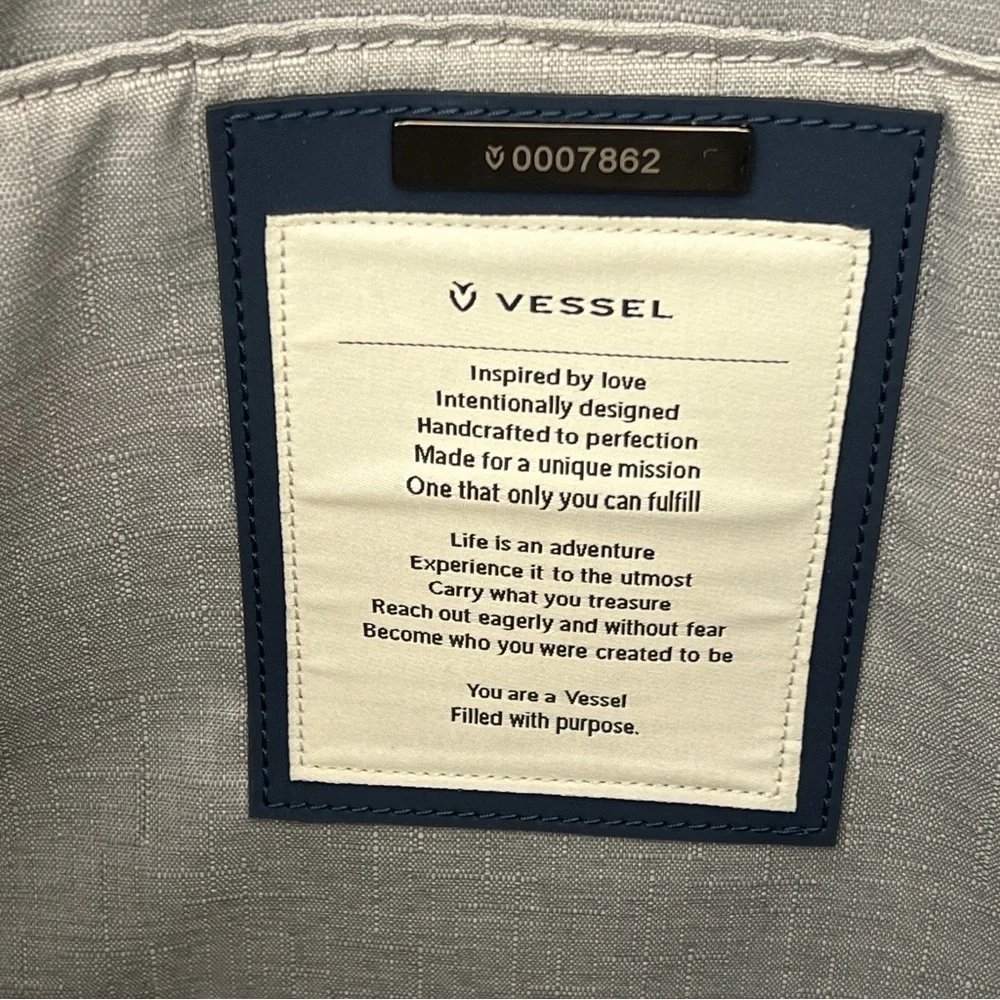 VESSEL TOTE BAG CROSSOVER CANVAS LAPTOP CASE Excellent Pre-Owned Condition